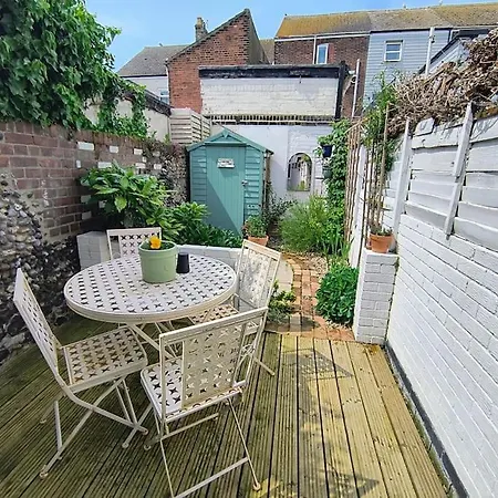 Martha'S Cottage By The Sea Gorleston-On-Sea Exterior photo